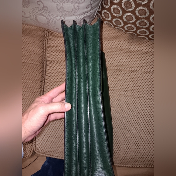 Louis Vuitton taiga green leather briefcase - Picture 5 of 7